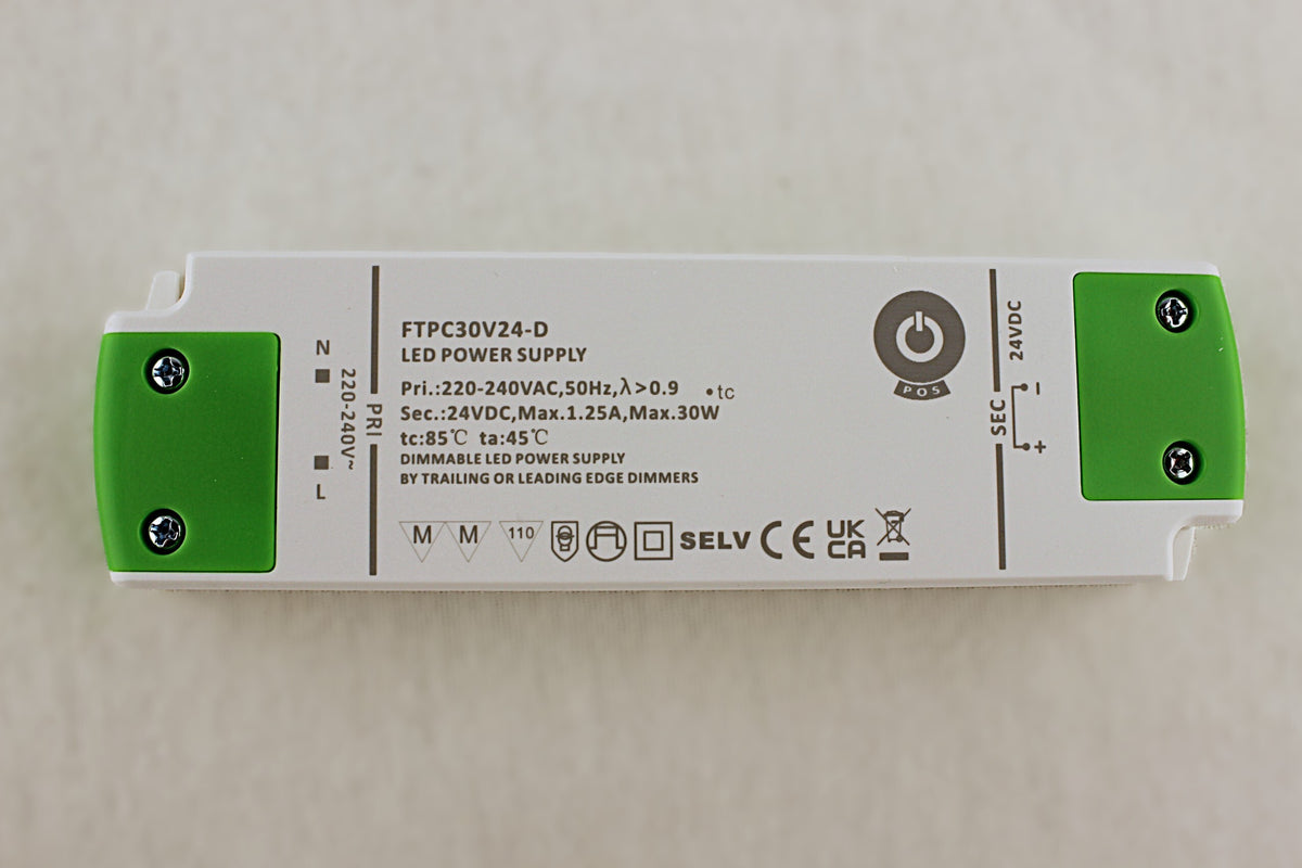 30W 24V LED-muuntaja TRIAC himmennettävä, LED-vakiojännitelähde ylijännitesuojalla ja takuun kanssa.