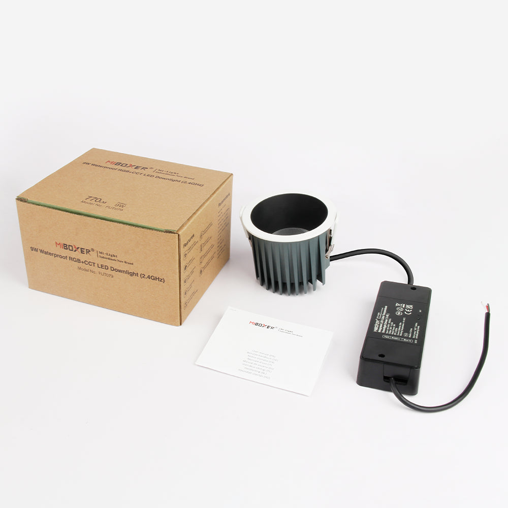Kosteussuojattu LED-alasvalo IP54 9W RGB+CCT, pakkaus ja virtalähde