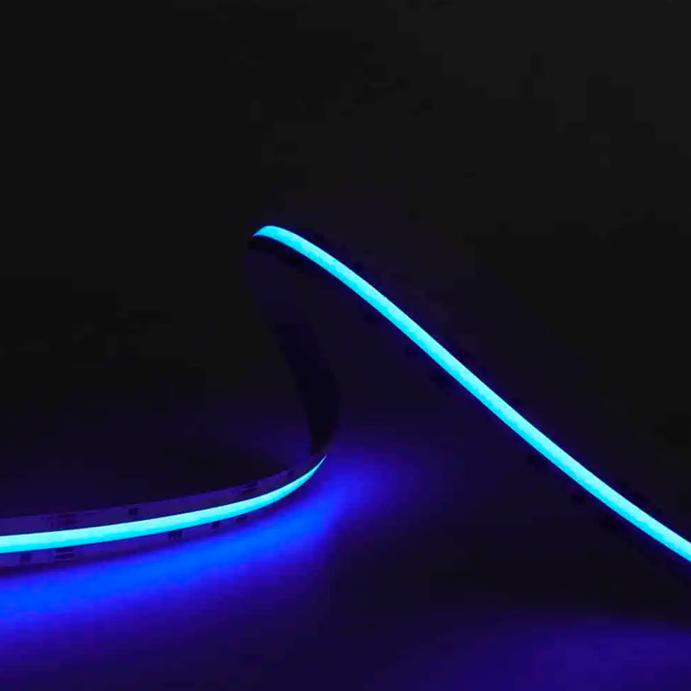 RGB LED-nauha sisäkäyttöön 15W/m, sinivihreä valaistus hämärässä ympäristössä.