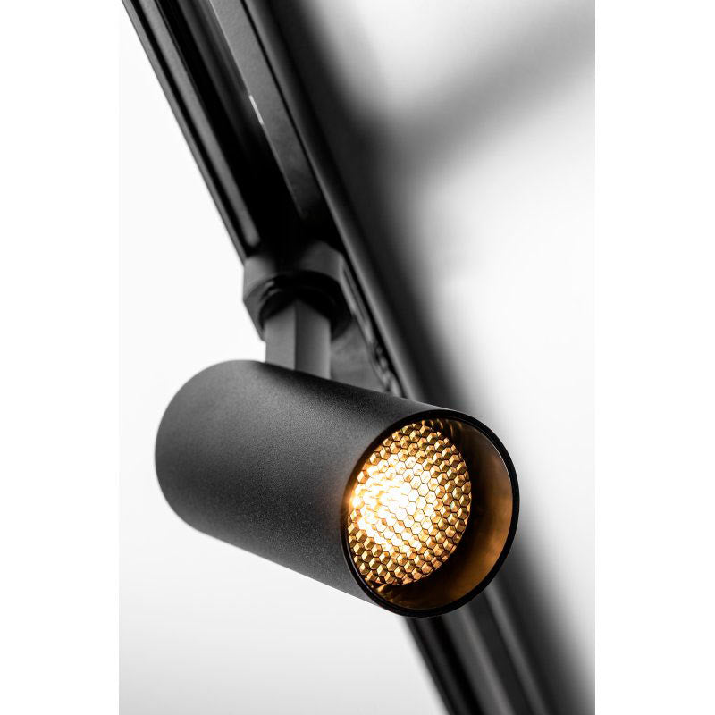 LIMA LED-valaisin 3-vaihekiskoon, musta (GU10 polttimolle) syötettynä ja valaistuna.