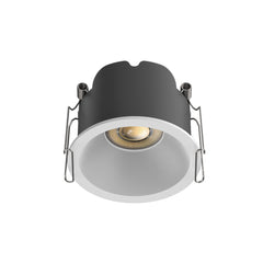 LED-alasvalo 6W valkoinen 3-CCT, esittelyssä musta sokkeli ja sisäinen linssi.