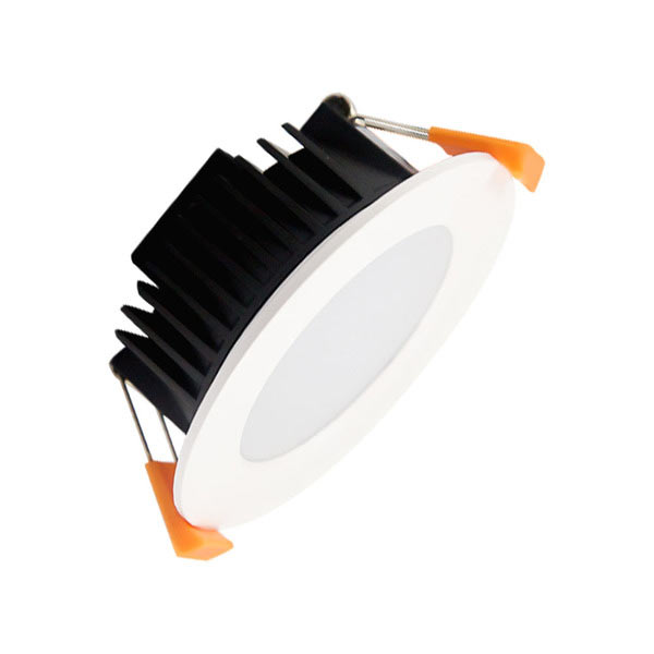 himmennettävä LED-alasvalo 8W, jossa oranssit kiinnikkeet ja valkoinen kehys.