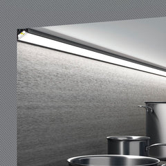 KULMA12 LED-profiili 2m asennettuna moderniin keittiöympäristöön.