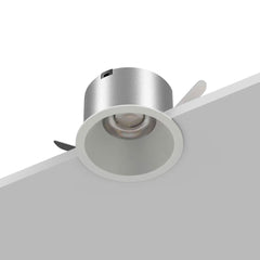 ZIGBEE LED-alasvalo SÄIHKE-01 asennettuna kattoon, valkoinen muotoilu ja tehokas valaistus.