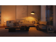 Olohuone, jossa käytetään Philips Hue E27 älylamppua, luoden viihtyisää ja tehokasta valaistusta.