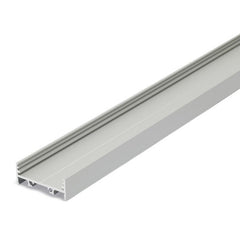 ISO pinta-asennettava LED-profiili, matala malli, mitat 33,4 x 12,8mm, monikäyttöinen ja saatavilla kolmessa sävyssä.