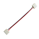 Koteloitu jatkoliitin 10mm LED-nauhoille 150mm johdolla näkyy kuvassa.