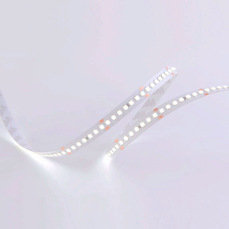14,4W/m 24V LED-valonauha 5m, 1550lm/m CRI>95 160led/m IP20 valonauhaa valottamassa tilaa.