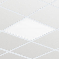 LED-paneeli 40W 3000K asennettuna kattoon moderneissa tiloissa.
