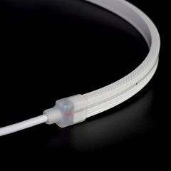 IP65 kosteussuojattu LED-valonauha, 6x12mm muotoilu, sopii kylpyhuoneeseen ja muihin kosteisiin tiloihin.