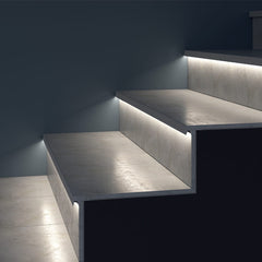 porras10-LAATTA-led-profiili-laatoitetuille-portaille-asennettuna