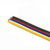 RGB CCT lattakaapeli 6x0.34mm², kuusi eriväristä johtoa kaapelin päässä.